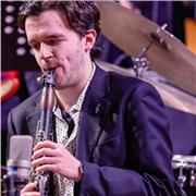 Musicista, pluri laureato di Conservatorio, si offre per lezioni di storia della musica, teoria, e solfeggio